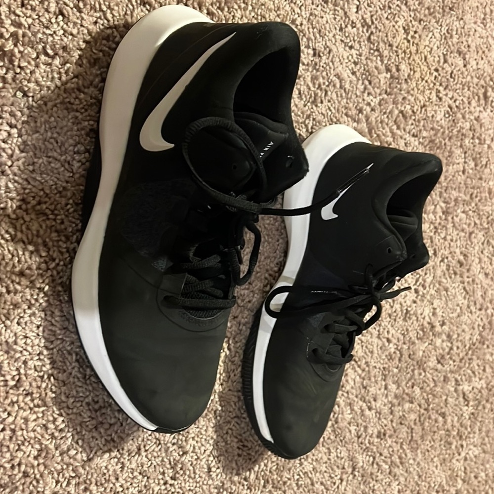 Nike girls basketball shoes size 7.5